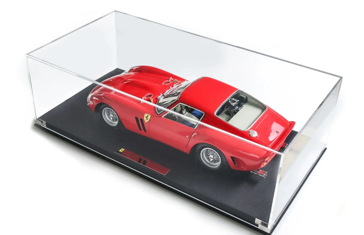 Ferrari 250 GTO 1:8 — Модель в прозрачном боксе