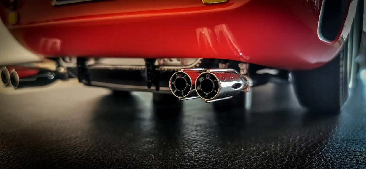 Ferrari 250 GTO 1:8 — Выхлопные трубы