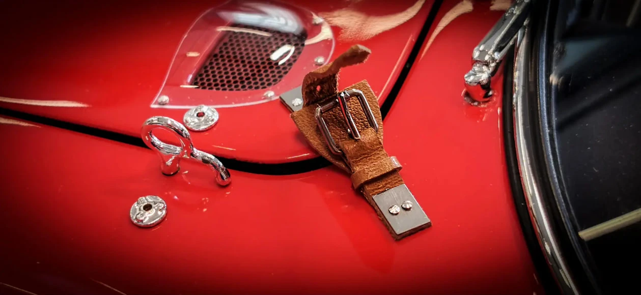 Ferrari 250 GTO 1:8 — Ремень крепления капота