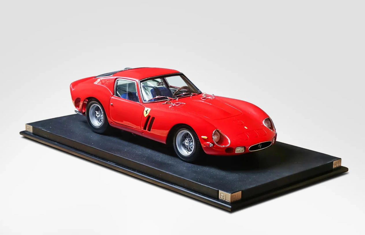 Ferrari 250 GTO 1:8 — Вид спереди с другой стороны